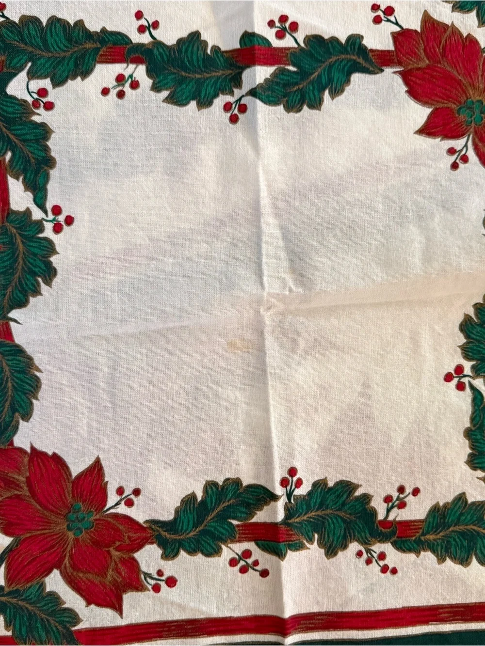 Holiday Poinsettia Oval Tablecloth and 4 Napkins - Cream and Red